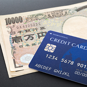 クレジットカードの現金化は違法？借金の返済を乗り切るには？
