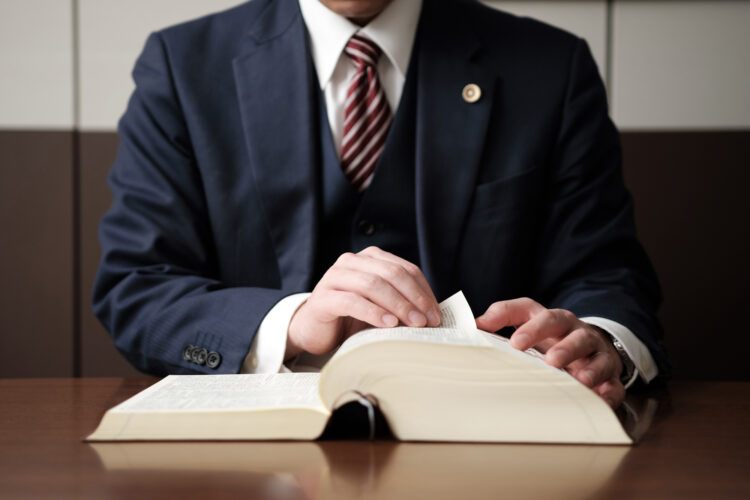 交通事故は弁護士に依頼しないと損?弁護士への依頼でもらえる示談金が増える可能性も