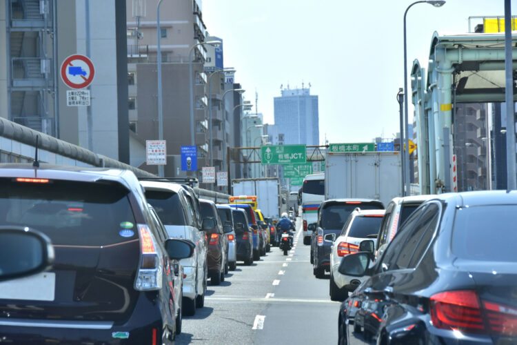 玉突き事故の責任は誰が負う?過失割合や賠償金も弁護士が詳しく解説