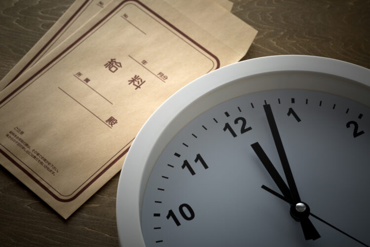 深夜手当は何時から何時まで？計算方法も弁護士がわかりやすく解説