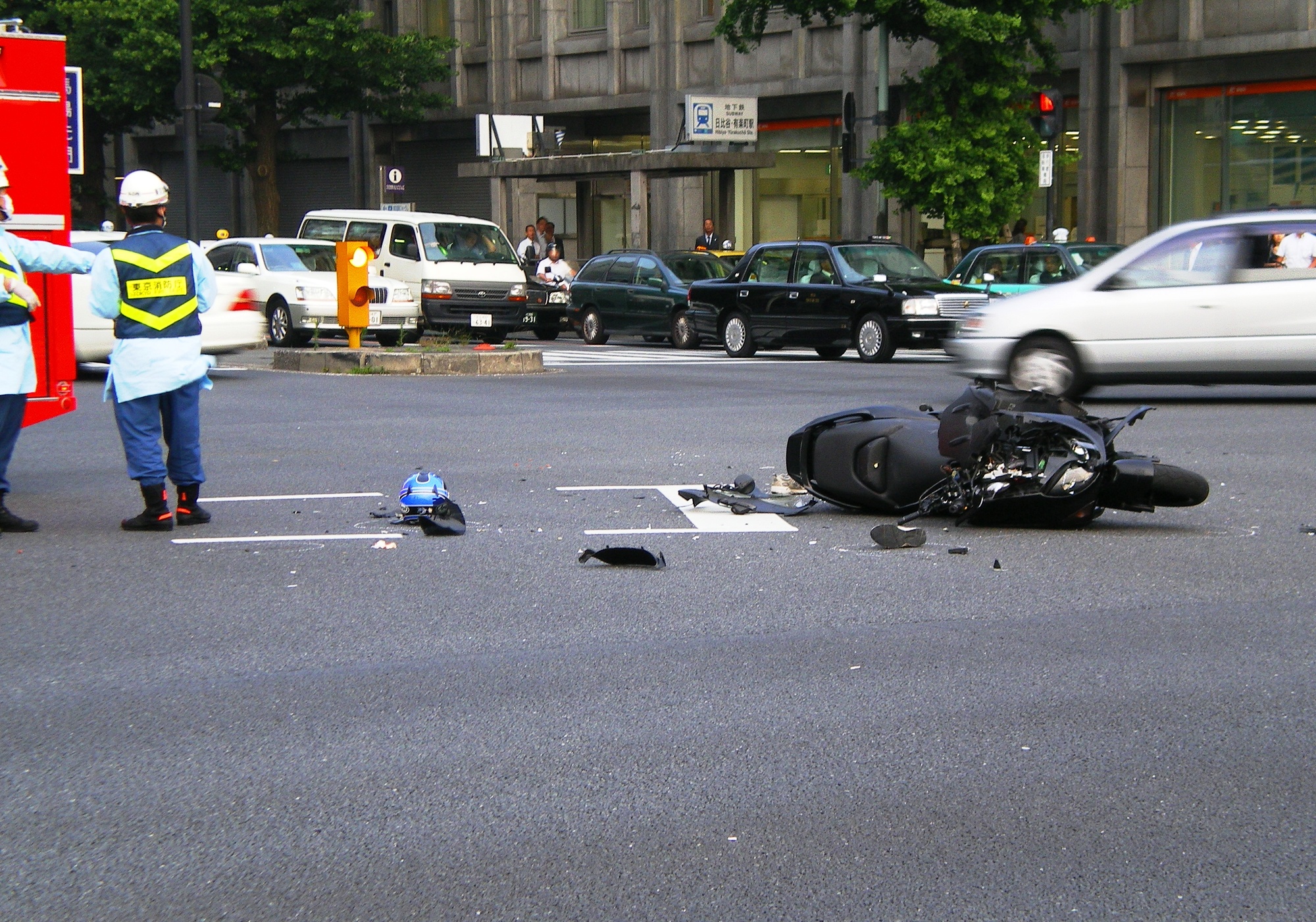 事故 バイク と 車