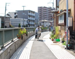 自転車ニケツ（二人乗り）は違法？罰則や自転車の違法行為を解説