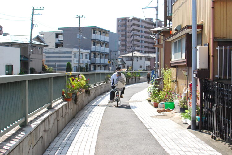 自転車ニケツ（二人乗り）は違法？罰則や自転車の違法行為を解説