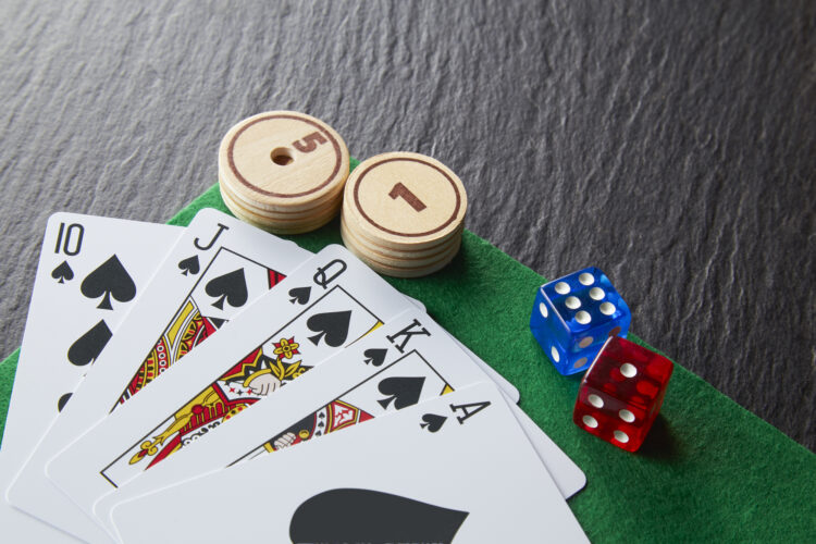 家族がギャンブル依存症かも？ 3つの対処法と借金の解決方法を解説