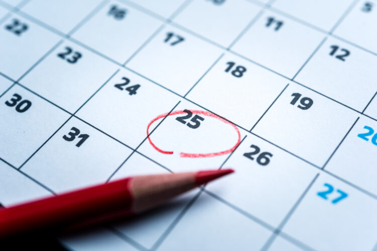 振替休日と代休との違い、取得期限などの基本について解説