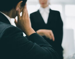 パワハラにあたる言葉・行動とは？効果的な対処法も併せて紹介