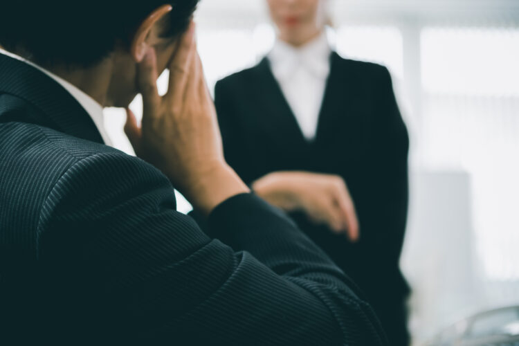 パワハラにあたる言葉・行動とは？効果的な対処法も併せて紹介