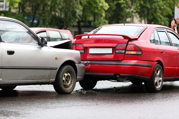 バックする車にぶつけられた事故の過失割合|加害者側のよくある反論と対処法