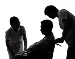 後遺障害等級7級の認定で受けられる慰謝料の相場は？その症状も解説