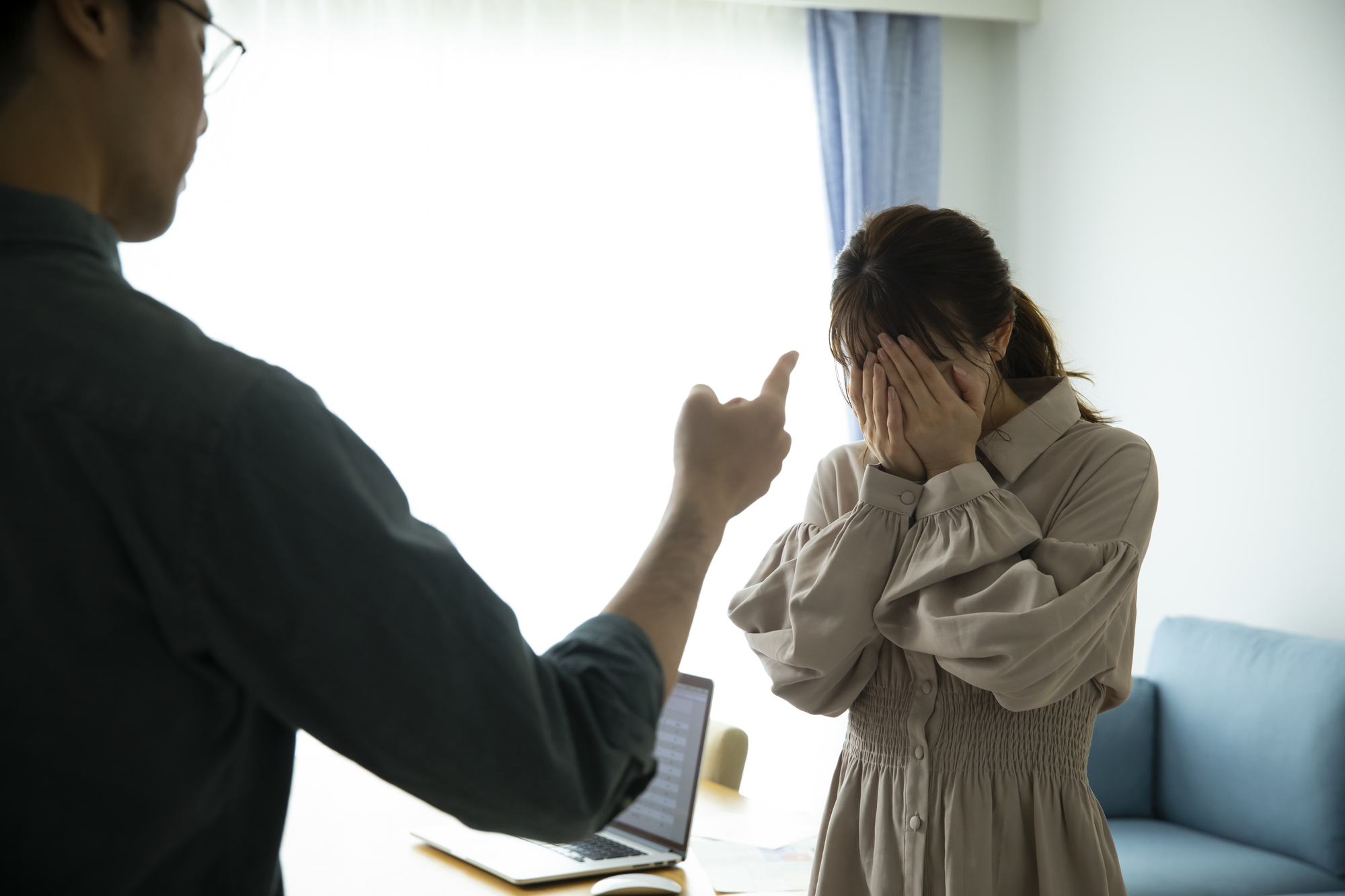 生活費をくれない夫 モラハラ 経済的dvの対処法 リーガライフラボ