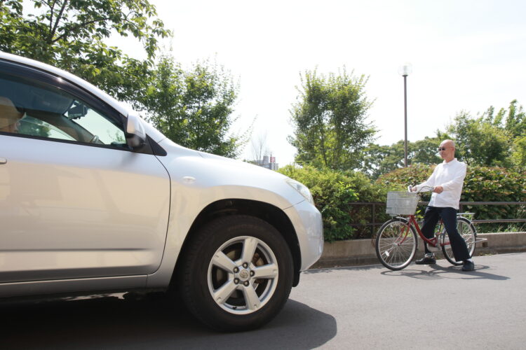 逆走自転車と自動車の事故における過失割合を弁護士が解説【ケース別】