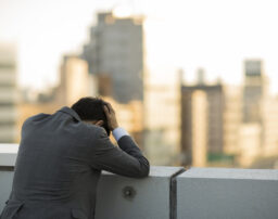 管理職に残業代が出ない理由は？場合により違法になることも！