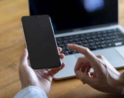 【アディーレの弁護士が解説】自己破産をすると自分のスマホはどうなるの？
