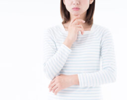 夫が不倫相手に貢いだお金を取り返せる？慰謝料請求についても解説