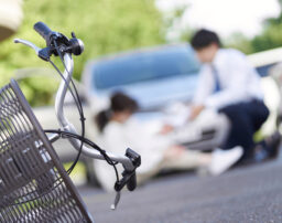自転車事故で弁護士費用特約を利用する方法とは？弁護士依頼メリットも解説
