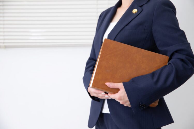慰謝料は男が払うもの?妻に不倫されたら、誰に慰謝料を請求できる?