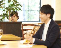 不倫相手の身元は自分で調査・特定できる？方法やリスク、対処法を紹介