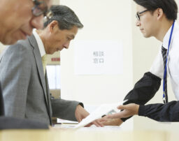 雇用保険被保険者証とは？離職票との違いや再発行方法についても解説