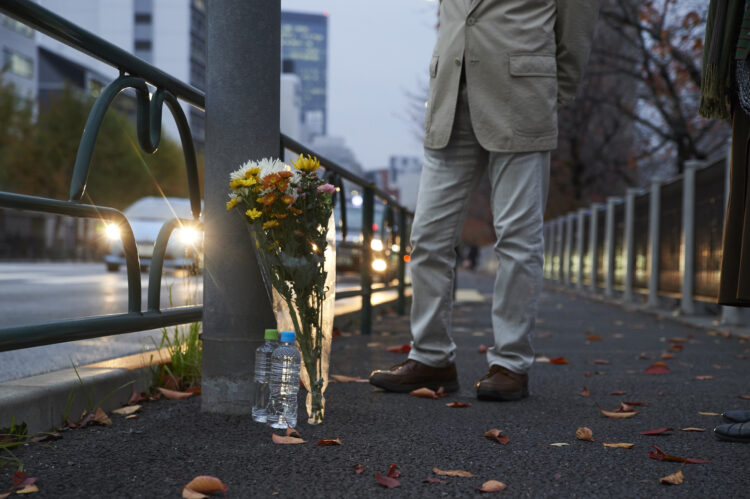 交通事故の死亡慰謝料の相場は?遺族が行うべき請求の流れも解説