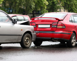 バックする車にぶつけられた事故の過失割合｜加害者側のよくある反論と対処法 