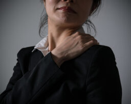 交通事故でむち打ちになったときの慰謝料相場・増額のポイントを解説