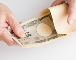給与差押え中の転職｜退職・転職で差押えがどうなるかをわかりやすく解説