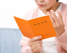 国民年金の督促状を無視するリスクは？年金保険料は分割納付できる？