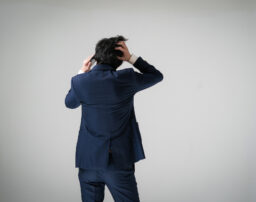 【借金滞納】いつ財産を差し押さえられる？差押えのタイミングを解説