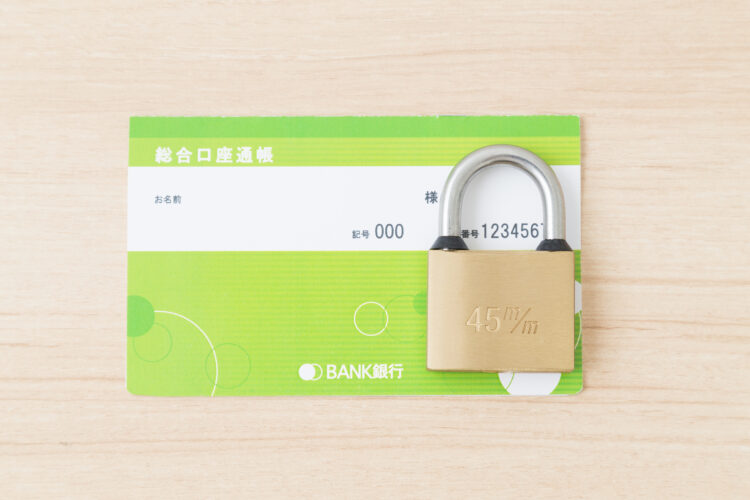 自己破産した場合の収入や財産への影響は?その他の注意点についても解説