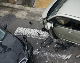 交通事故の解決を弁護士へ依頼したい！費用の相場と弁護士費用の特約について解説