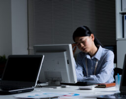 残業代を請求すると会社に報復される？報復行為の対処法を紹介