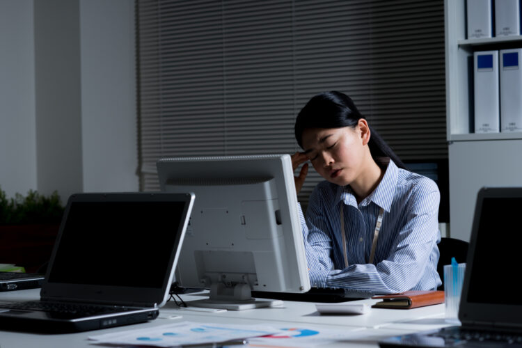 残業代を請求すると会社に報復される？報復行為の対処法を紹介