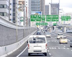 交通事故の慰謝料｜相場と計算方法をアディーレの弁護士が解説