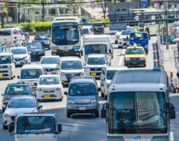 交通事故で上腕骨を骨折！認定され得る後遺障害等級や賠償金について