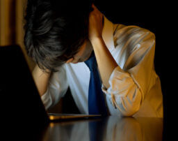 残業代を請求する手順を全解説！労働審判・訴訟による請求と注意点