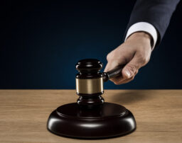 過払い金返還請求の裁判費用は？弁護士に依頼する4つのメリットも解説