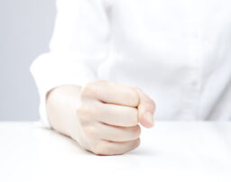 不貞行為の立証が難しい！慰謝料請求を諦めたくないときの対処法
