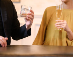 よくある不倫のきっかけ7つ！不倫する人の心理や慰謝料請求方法は？