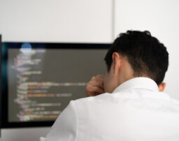 プログラマーの残業が多い理由とは？残業代請求の方法も弁護士が解説