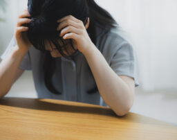 このままではカード破産！？と思った女性のための対処法や手続のメリット