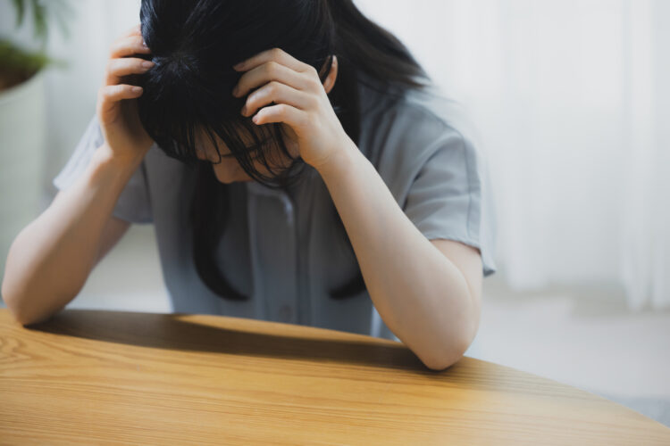 このままではカード破産!?と思った女性のための対処法や手続のメリット