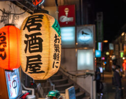 居酒屋店長の年収はどれくらい？きちんと残業代は出てる？