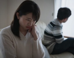 結婚前の浮気は離婚事由になる？慰謝料請求の可否についても解説
