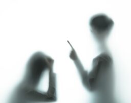 不倫相手の配偶者から、不倫をばらすと脅迫された場合の対処法3つ
