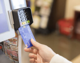 セゾンカードの支払い遅れで、カードが止まる？滞納の対処法は？