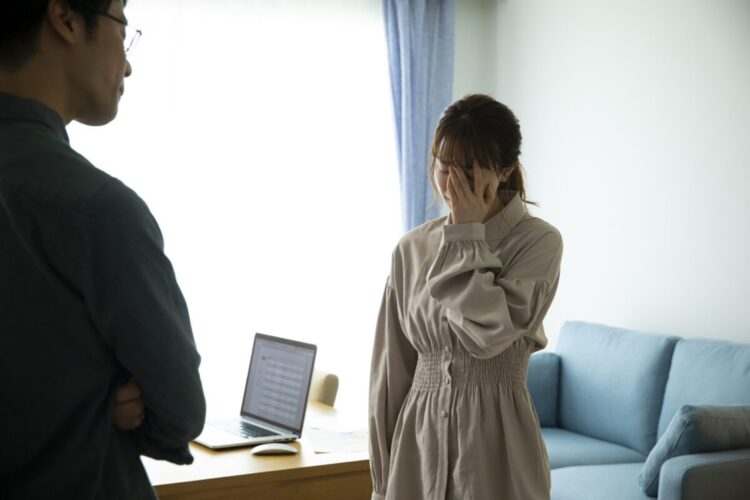 モラハラ夫が一人になるとどうなる?嫌がらせをする理由と対処法も解説
