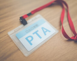 夫がPTA不倫していることが発覚！慰謝料請求のポイントとは？