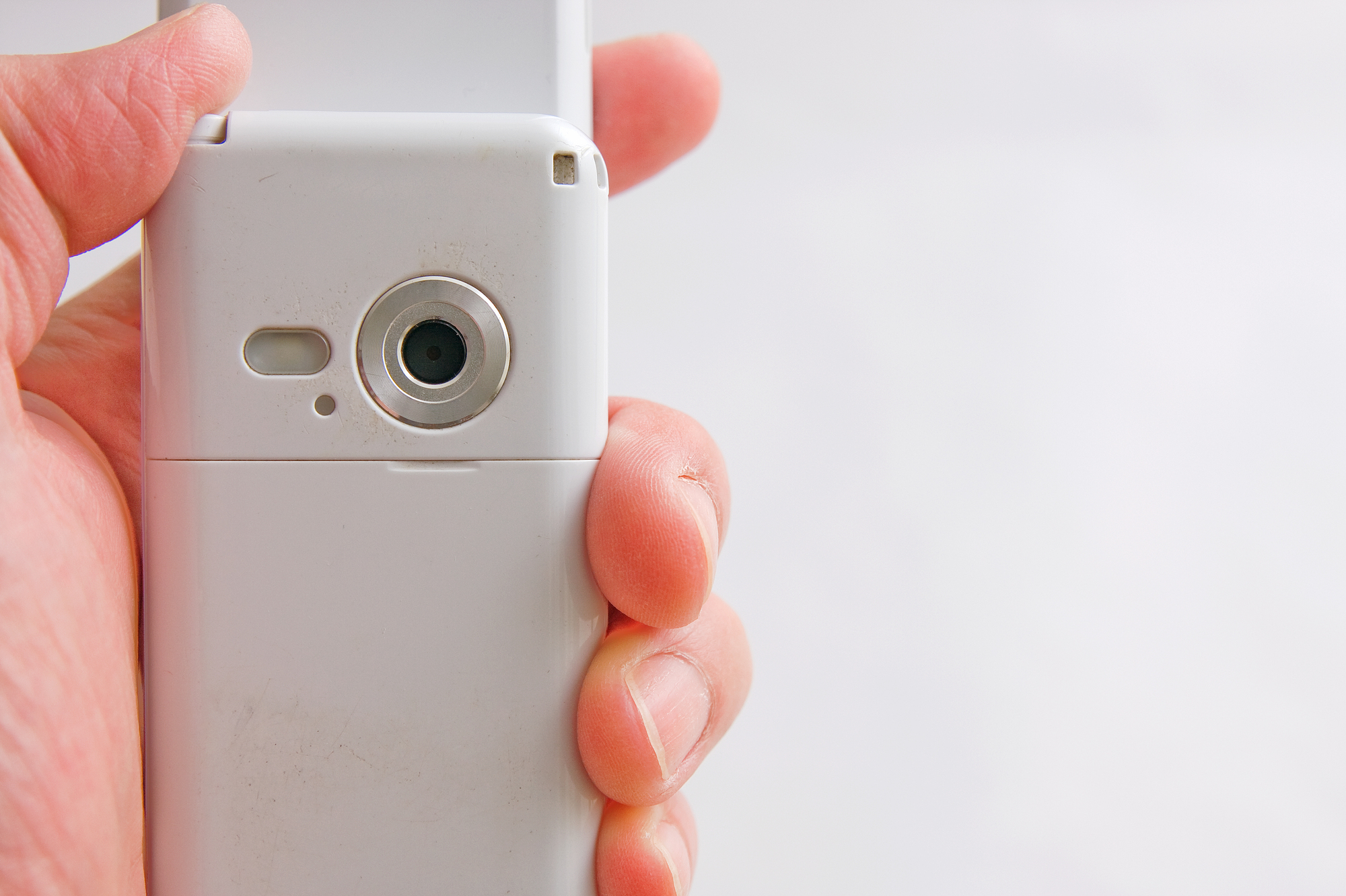 新設された「撮影罪」の法的要件とは？既存の盗撮との違いも解説 | リーガライフラボ