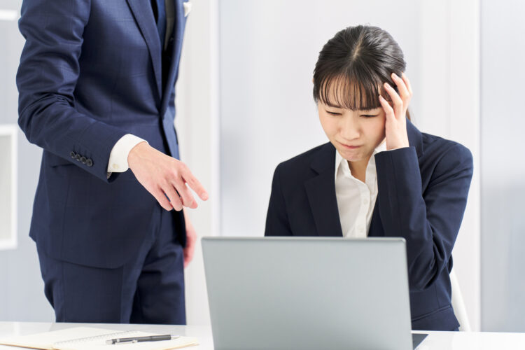 パワハラにあたる言葉とは？具体例と対処法を弁護士が解説