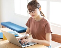 フリーランス新法とは？事業者がとるべき対応をわかりやすく解説